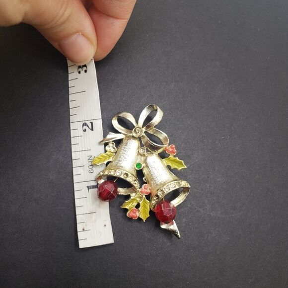 Jingle bells with mistletoe pin brooche - Picture 7 of 12